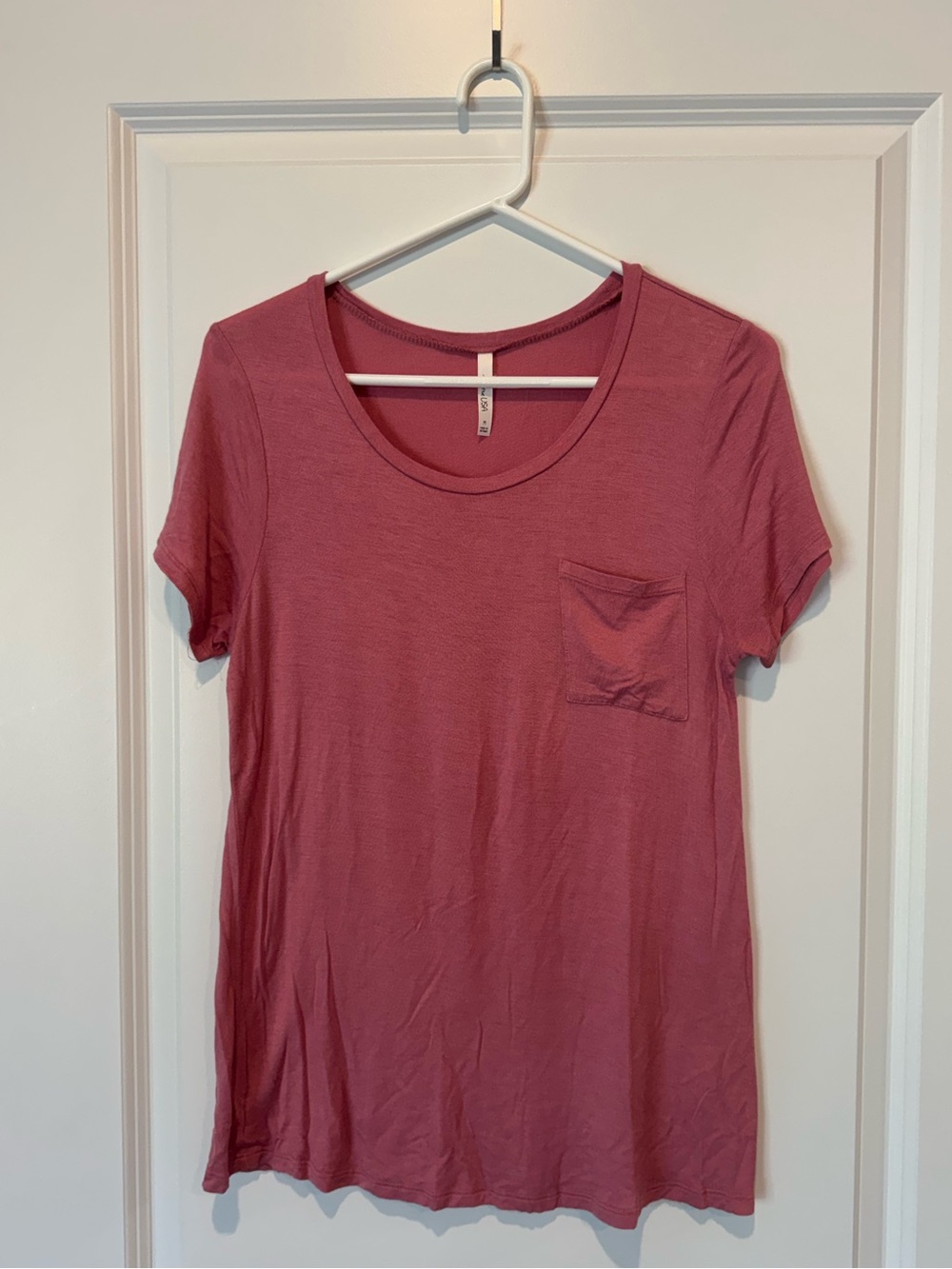 Women's Scoop Neck Pocket Tee - Rose